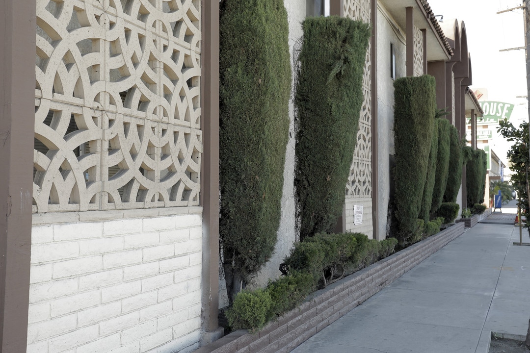 Townhouse Artesia in Bellflower, CA - Foto de edificio