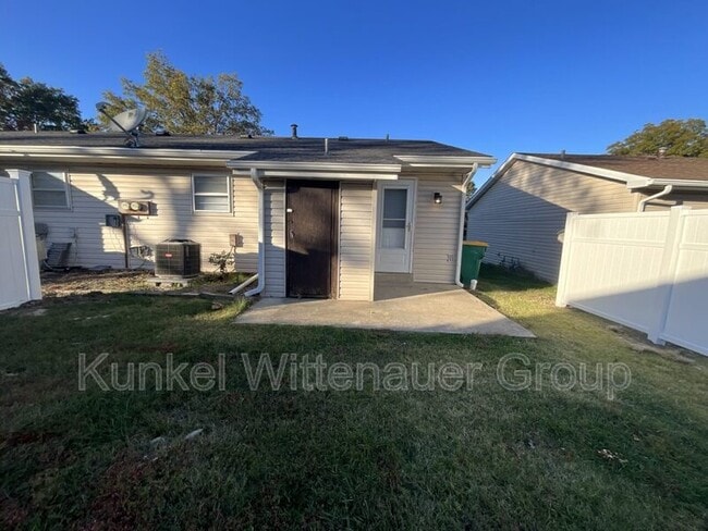 10 Blackburn Manor in Millstadt, IL - Building Photo - Building Photo