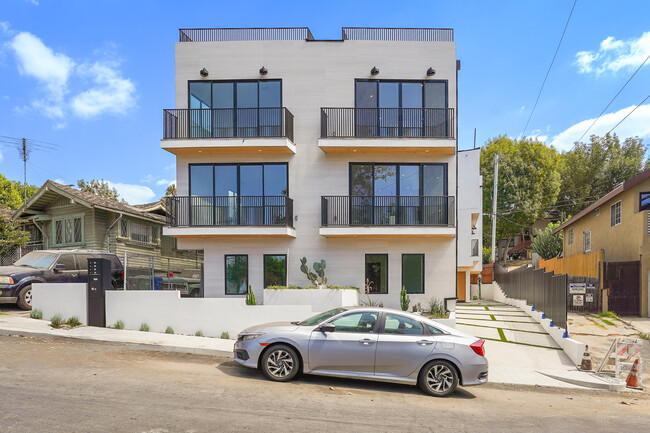 966 Sanborn Ave in Los Angeles, CA - Building Photo - Building Photo