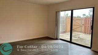 1440 N Lawnwood Cir in Fort Pierce, FL - Foto de edificio - Building Photo