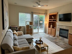 935 Hogwarts Cir in Petaluma, CA - Building Photo - Building Photo