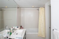 45 SW 9th St, Unit 1810 in Miami, FL - Building Photo - Building Photo