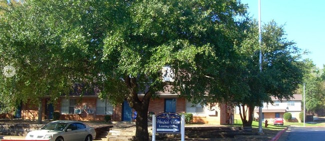 Woodside Village in Palestine, TX - Foto de edificio - Building Photo