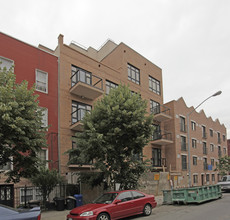 199 Huron St in Brooklyn, NY - Building Photo - Building Photo