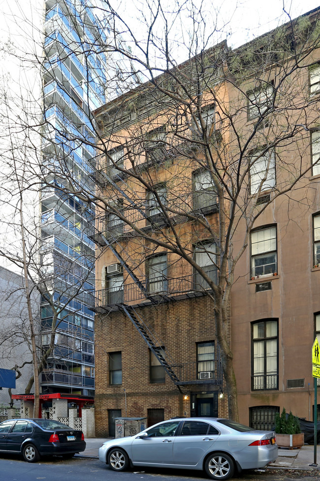 140 E 16th St in New York, NY - Foto de edificio - Building Photo