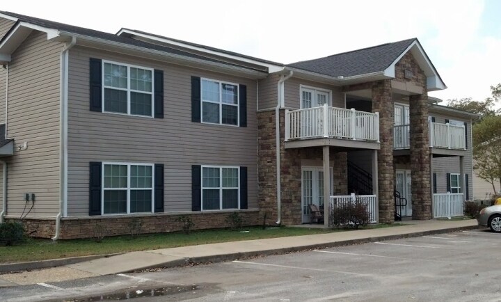 Pine Woods Apartments in Colquitt, GA - Building Photo