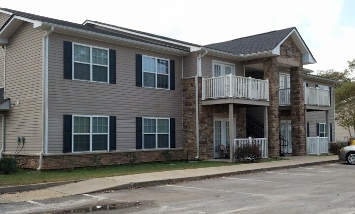 Pine Woods Apartments in Colquitt, GA - Building Photo