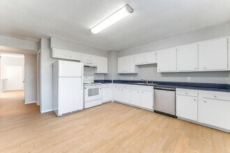 2409-2411 Magnolia St in Rogers, AR - Building Photo - Building Photo