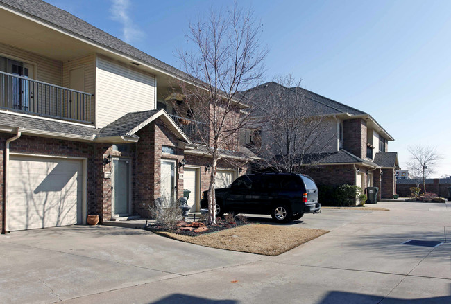 Brookline Commons in Oklahoma City, OK - Foto de edificio - Building Photo