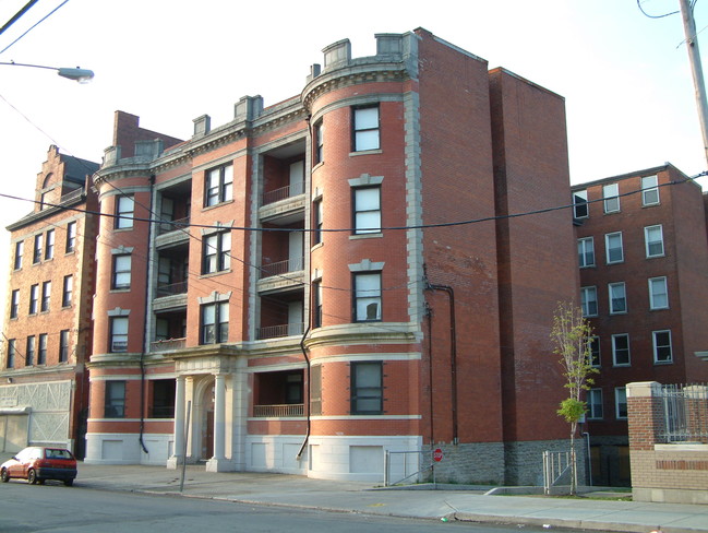 Rockdale Manor in Cincinnati, OH - Building Photo - Building Photo