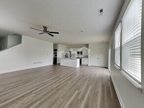301 Pne Hl Ct in Delaware, OH - Foto de edificio - Building Photo