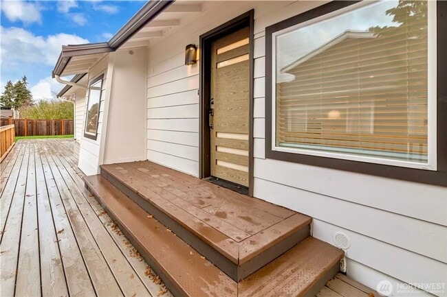 1220 N 32nd St in Renton, WA - Building Photo - Building Photo