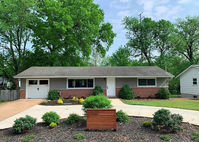 property at 10933 Big Bend Rd