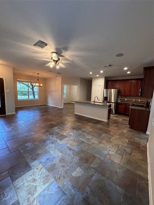 137 E Montfair Blvd in The Woodlands, TX - Building Photo - Building Photo