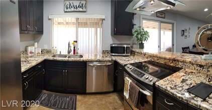 7708 Seagull Ave in Las Vegas, NV - Building Photo - Building Photo