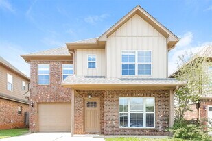 305 Union Station Way in Calera, AL - Building Photo