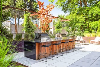 Station House in Redmond, WA - Foto de edificio - Building Photo