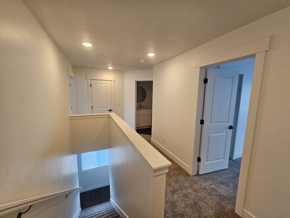 717 N 160 E in Tooele, UT - Building Photo