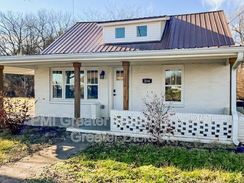 216 Miller St in Dickson, TN - Building Photo