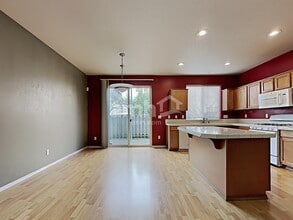 17633 SW Falling Leaf Ct in Beaverton, OR - Foto de edificio - Building Photo