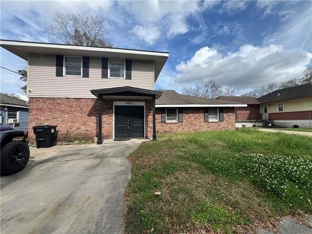 property at 4853 Metropolitan Dr