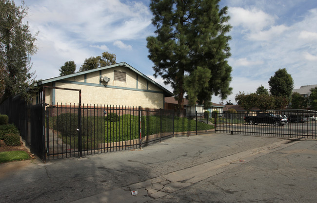 Olive Wood Village Apartments in Moreno Valley, CA - Building Photo - Building Photo