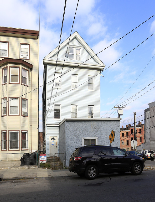 55 Chestnut St in Yonkers, NY - Building Photo - Building Photo