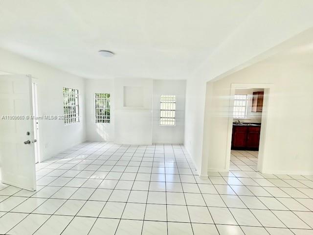 569 NW 42nd St in Miami, FL - Foto de edificio - Building Photo