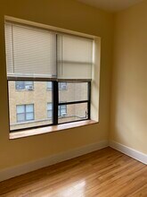 4930 N Kedzie Ave, Unit 2W in Chicago, IL - Foto de edificio - Building Photo