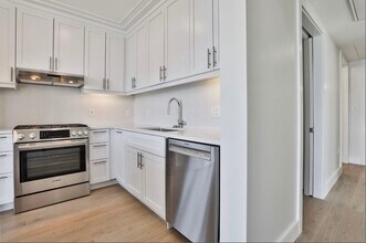 301 Border St in Boston, MA - Building Photo - Building Photo