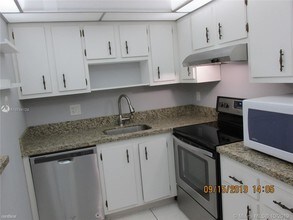4160 Inverrary Dr in Lauderhill, FL - Building Photo - Building Photo