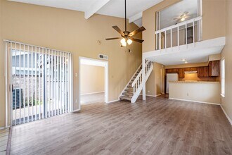6315 Cattails Ln in Houston, TX - Foto de edificio - Building Photo