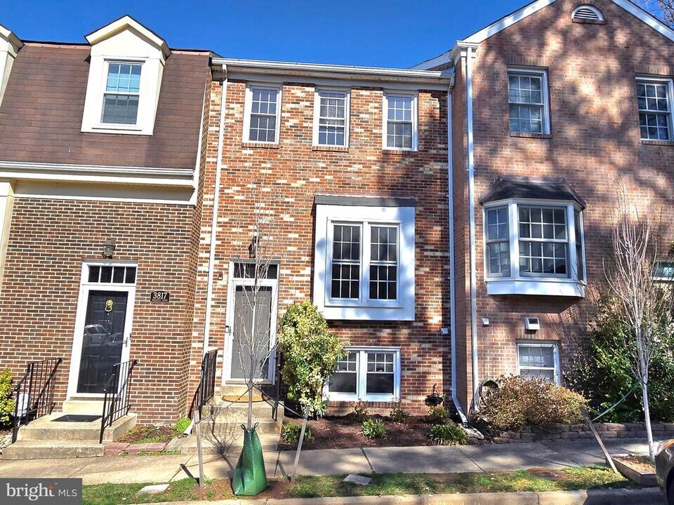 3815 Brighton Ct in Alexandria, VA - Building Photo