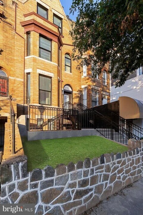 211 Florida Ave NW, Unit 3 in Washington, DC - Foto de edificio