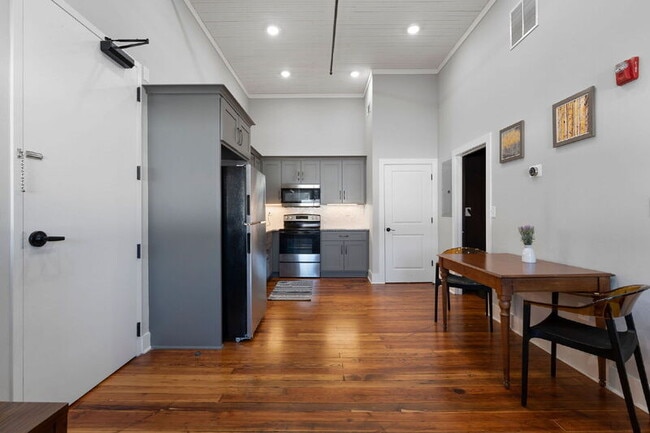 property at 10 W Main St