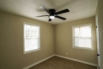 This beautifully updated 2-bedroom, 1-bath in Detroit, MI - Foto de edificio - Building Photo