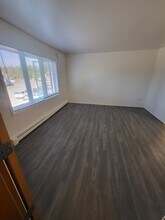 4744 Glasgow Dr, Unit 1 in Fairbanks, AK - Building Photo - Building Photo