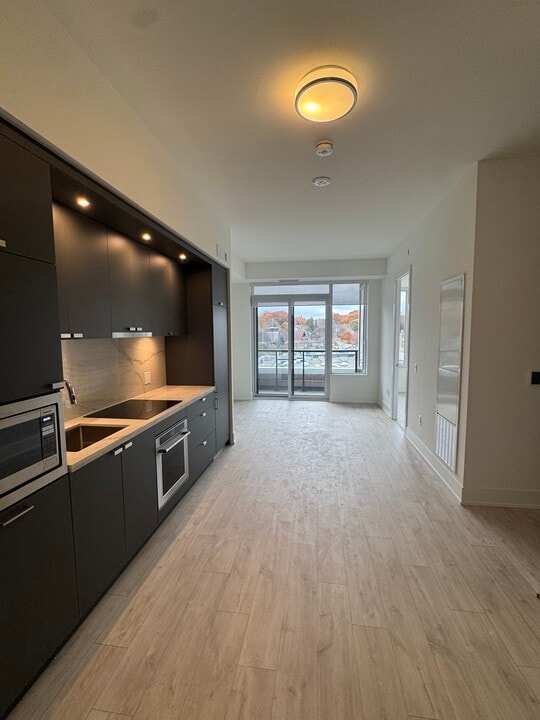 259 The Kingsway in Toronto, ON - Building Photo