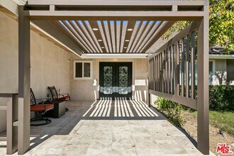 18933 Kilfinan St in Los Angeles, CA - Building Photo - Building Photo