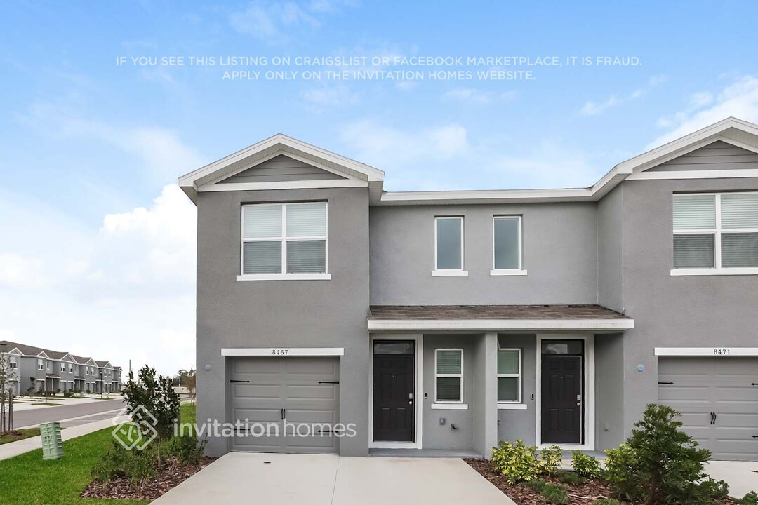 8467 Alpine Mdw Ln in Wesley Chapel, FL - Building Photo