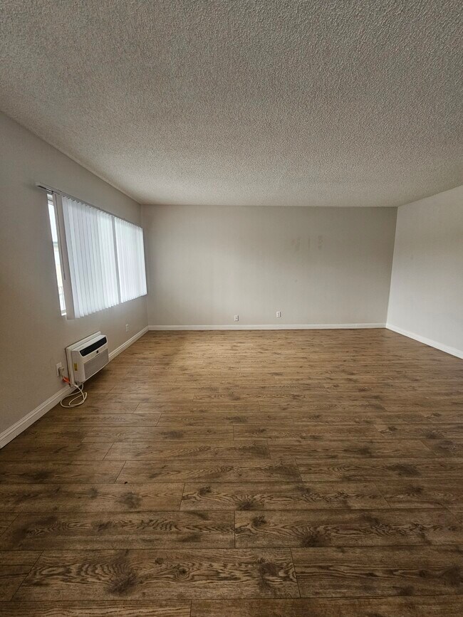 1135 W I St, Unit 26 in Ontario, CA - Foto de edificio - Building Photo