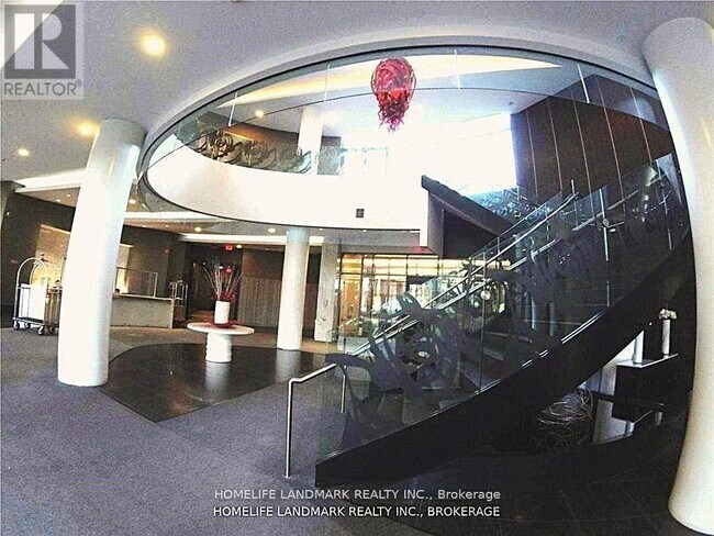 5168 Yonge St in Toronto, ON - Building Photo - Building Photo