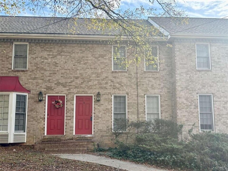 5296 Weyden Trail in Norcross, GA - Building Photo