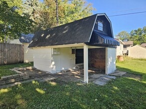 309 E Mayfair Ln in Hartford City, IN - Building Photo - Building Photo