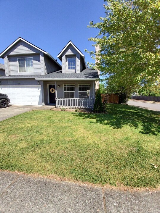 16003 SW Rockrose Ln in Portland, OR - Building Photo