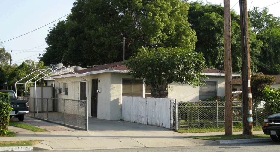 10322 Bodger St in El Monte, CA - Foto de edificio