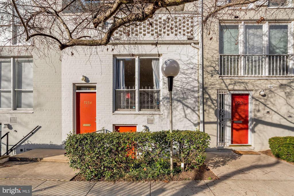 725 Delaware Ave SW in Washington, DC - Building Photo