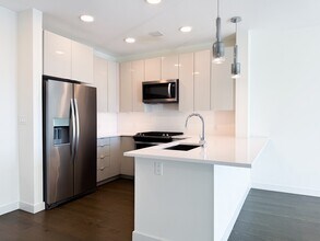 65 Lewis St in Boston, MA - Building Photo - Building Photo