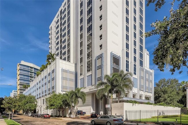 415 E Pine St in Orlando, FL - Foto de edificio - Building Photo