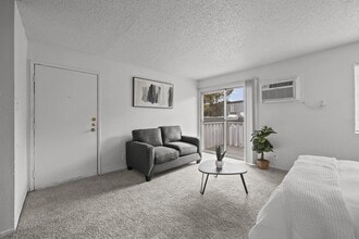 LAKE FAIRWAY in El Paso, TX - Foto de edificio - Building Photo